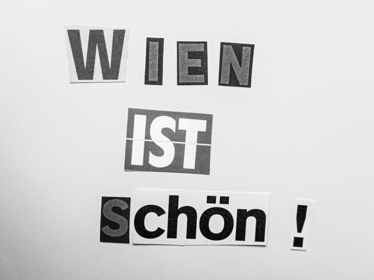 Was Raucher über die psychische Wirkung von Cannabis wissen sollten Mann entspannt sich nach Cannabis-Konsum und reflektiert psychische Wirkung