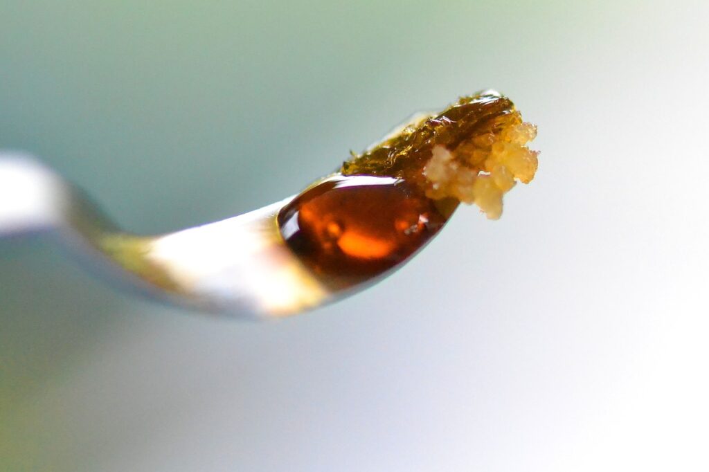 Wie THC im Gehirn wirkt und welche psychoaktive Wirkung es entfaltet THC bindet an Gehirnrezeptoren und entfaltet seine psychoaktive Wirkung