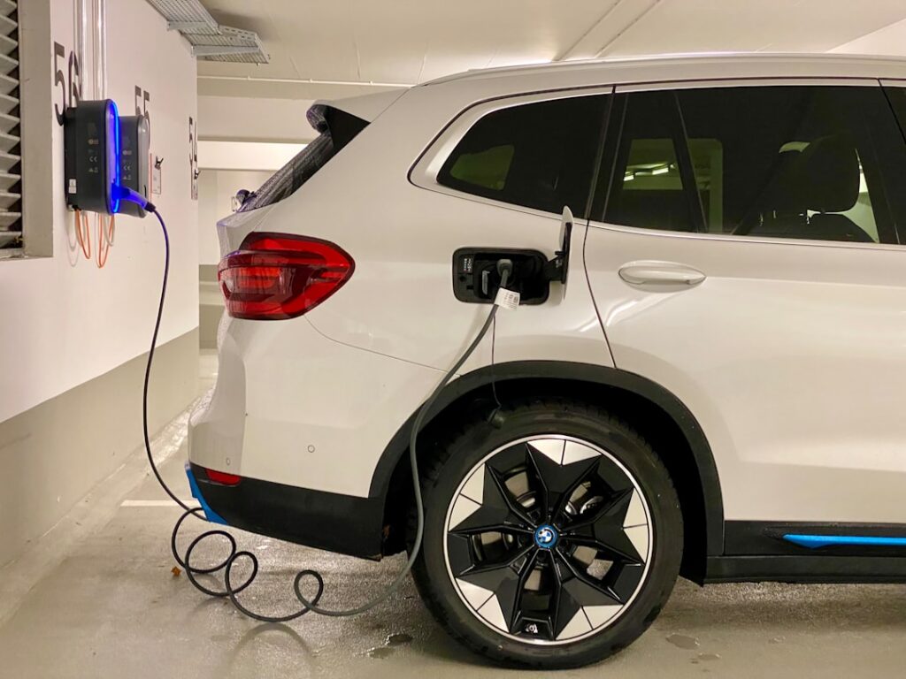 Wallbox Installation im Mehrfamilienhaus erleichtert Elektroauto Laden am eigenen Stellplatz